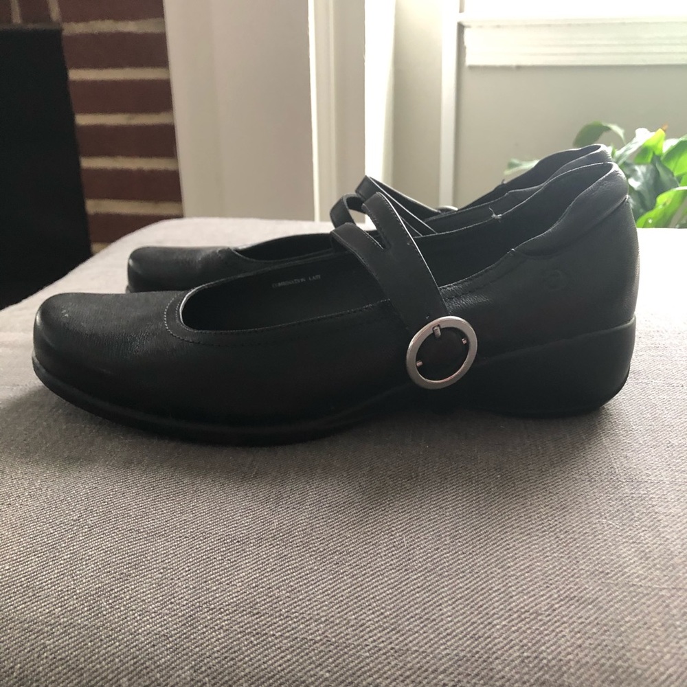 Aravon Mary Janes - Size 9